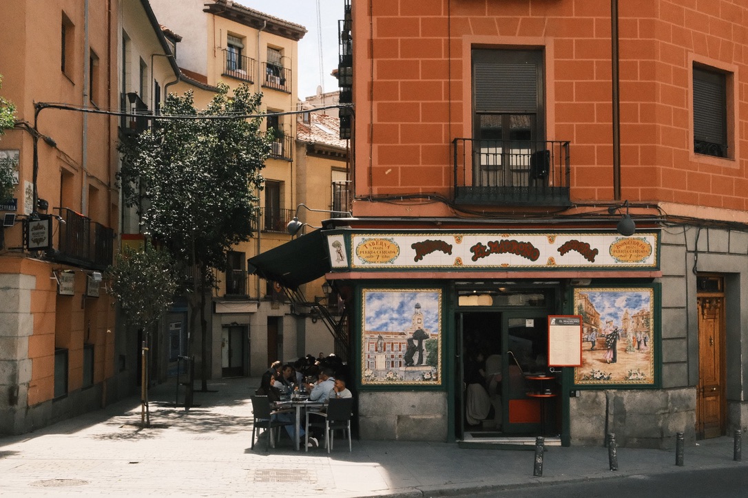 Corner restaurant on a Madrid street